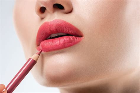 how to sharpen plastic lip liner